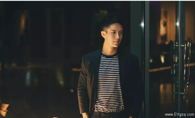 是男模也是飞行员！脱下衣服接受冰水挑战，身材不要太撩人！ - 51虹马