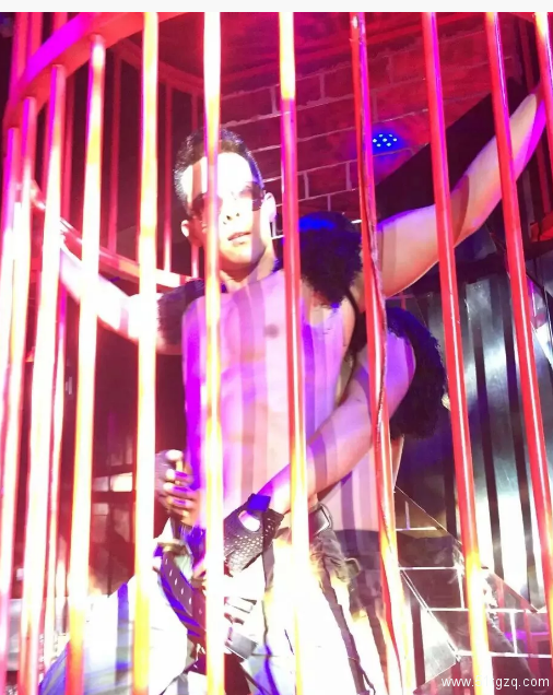 最诱惑的gay吧到底是怎样的？ - 51虹马