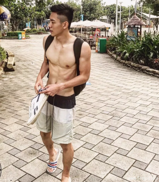 古铜色大长腿、公狗腰，台大体育校草吸粉上万 - 51虹马