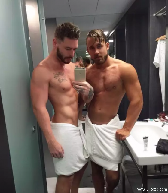 男优向男优求婚成功，天菜情侣送上满满的蜜汁幸福！ - 51虹马