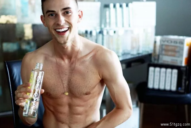 G男优爆料曾被男搭档性侵？舔屏超帅的花滑gay运动员！ - 51虹马