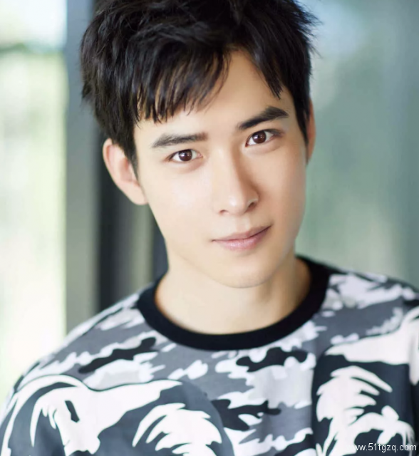 帅哥∣清爽利落比春风还和煦的小哥哥，也能荷尔蒙爆发秀出小腹肌！－－吴昊泽 - 51虹马