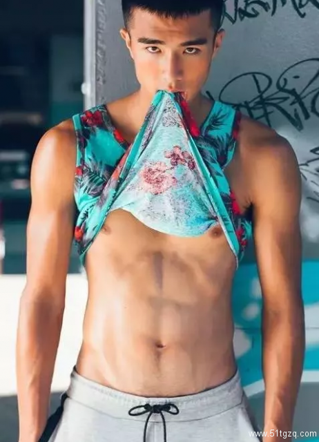 186.cm篮球队直男校草，20岁鲜肉天菜当男模，用肌肉俘获你！ - 51虹马