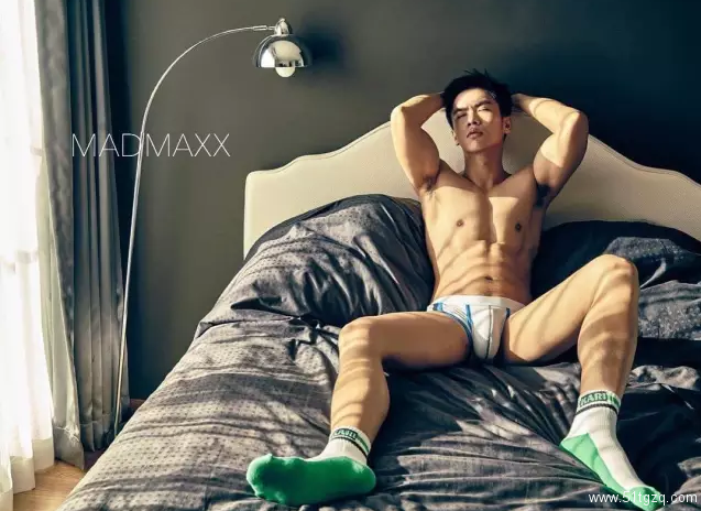 大胸翘臀男模照，实在太火辣了！ - 51虹马