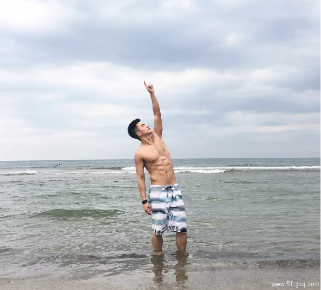 退伍小哥，帅气火入娱乐圈，你看好他吗？ - 51虹马