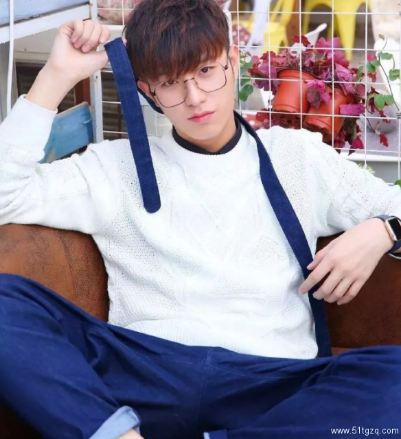 帅哥∣五官俊秀的男生就没有颜值不在线的时候，你缺这样一个学长吗？－－赵星宇 - 51虹马