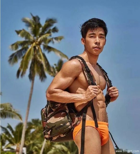 帅“爸爸”运动小短裤下果然藏着巨物 - 51虹马