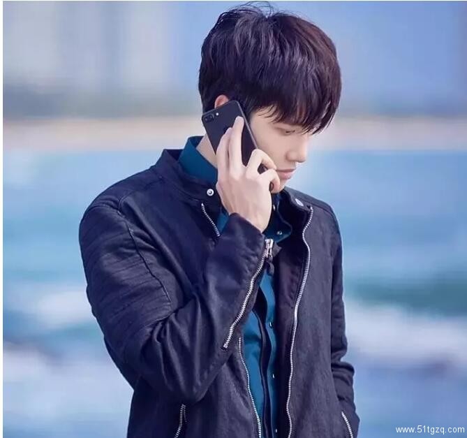 看点∣赵薇黄晓明都忍不住夸他帅！八块腹肌狗粮小鲜肉，暖男属性秒杀全场！ - 51虹马