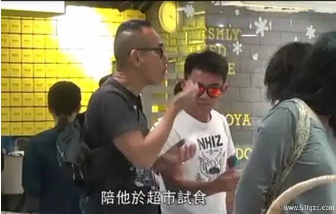 简直了！52岁香港【男星林保怡】与小鲜肉海边嬉戏竟硬了 - 51虹马