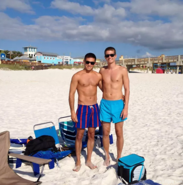 四川一男子因HIV丢工作？军官夫夫结婚太养眼！ - 51虹马