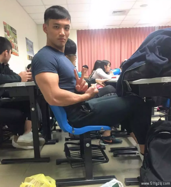 被摄影师宠爱的筋肉大帅哥，是他！ - 51虹马