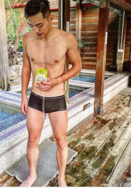 古铜色大长腿、公狗腰，台大体育校草吸粉上万 - 51虹马