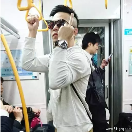 神似名媛一姐的鲜肉boy，竟然撩了这么多好肉老公 - 51虹马