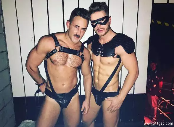 男优向男优求婚成功，天菜情侣送上满满的蜜汁幸福！ - 51虹马