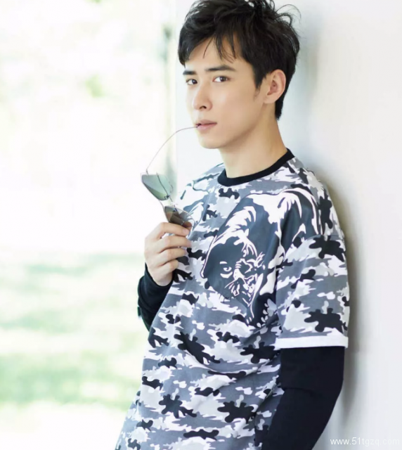 帅哥∣清爽利落比春风还和煦的小哥哥，也能荷尔蒙爆发秀出小腹肌！－－吴昊泽 - 51虹马