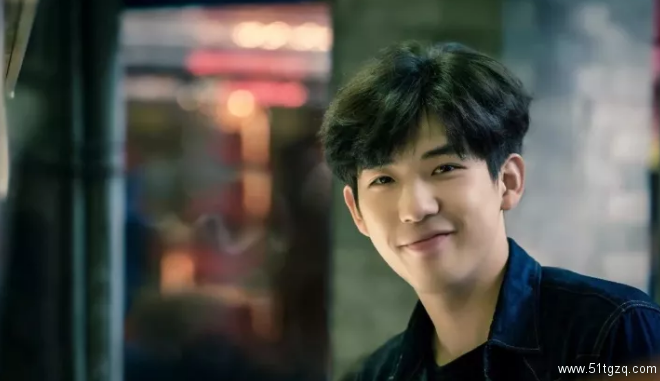 吃可爱多长大的白衣少年，干净而美好的初恋感！－－王安宇 - 51虹马