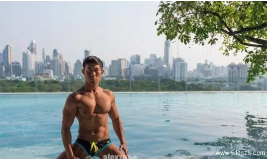 杜达雄男模又下海了，老当益壮的熟男魅力。 - 51虹马