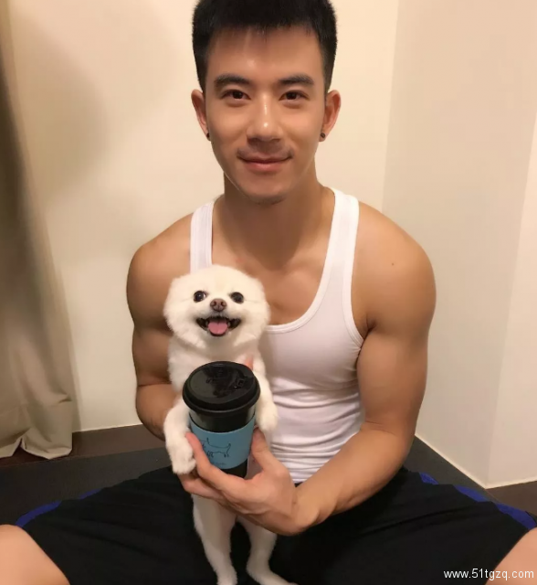 退伍小哥，帅气火入娱乐圈，你看好他吗？ - 51虹马