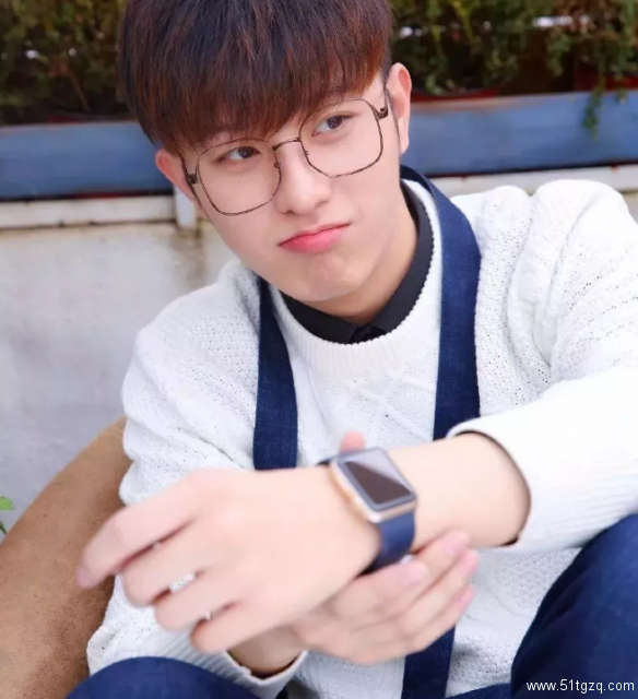 帅哥∣五官俊秀的男生就没有颜值不在线的时候，你缺这样一个学长吗？－－赵星宇 - 51虹马