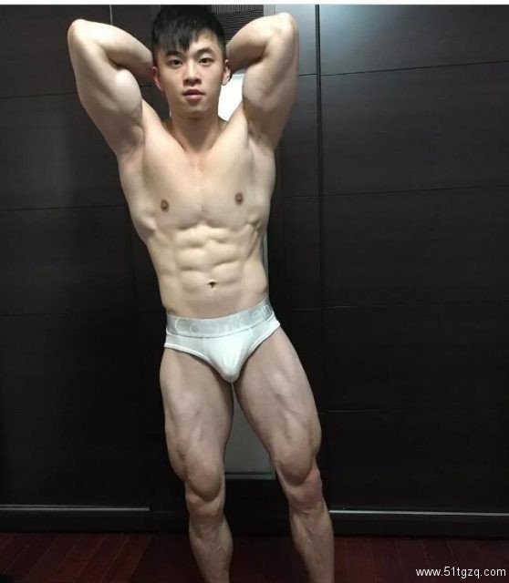 台湾网红直男体育生肌肉写真，身材堪比男模！ - 51虹马