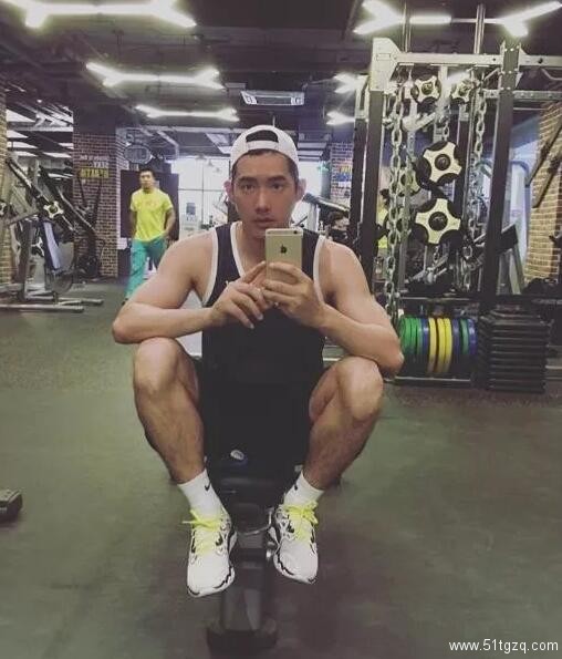 《好男儿》过气明星被扒混圈，出道前竟然还在会所挂牌！ - 51虹马