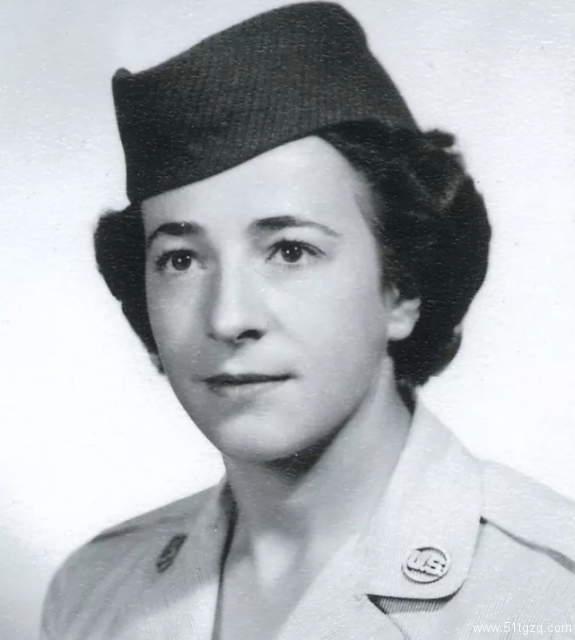 四川一男子因HIV丢工作？军官夫夫结婚太养眼！ - 51虹马