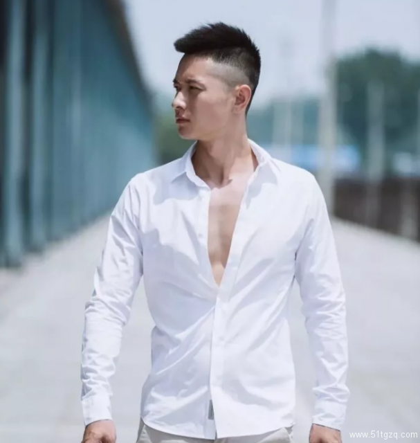 极品运动系肌肉男神，在社交软件里用完美身材疯狂撩粉！ - 51虹马