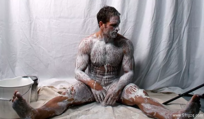 用“小弟”画画的大艺术家 捷豹huge到爆 - 51虹马