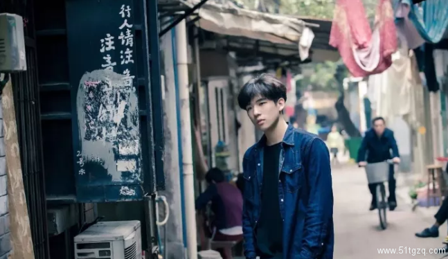 吃可爱多长大的白衣少年，干净而美好的初恋感！－－王安宇 - 51虹马