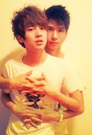 校园同志小说 勾引寝室直男 - 51虹马