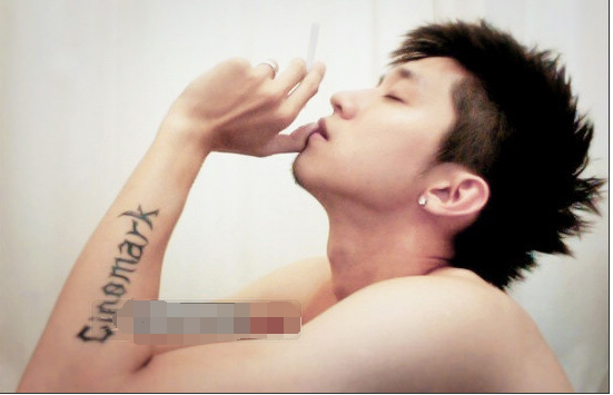 学生同志小说：一个处男的故事-51虹马