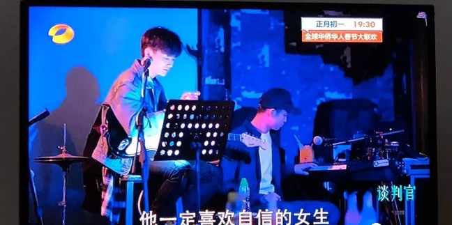 看点∣《谈判官》中的呆萌校草，竟是肌肉结实鲜嫩的运动型小哥哥！-51虹马