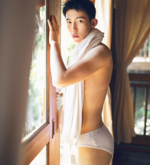 怕大棒男友不够尽兴，我全程保持微笑。-51虹马