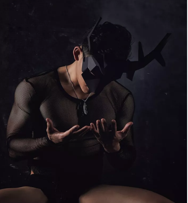 心里有座坟，住着未亡人。-51虹马