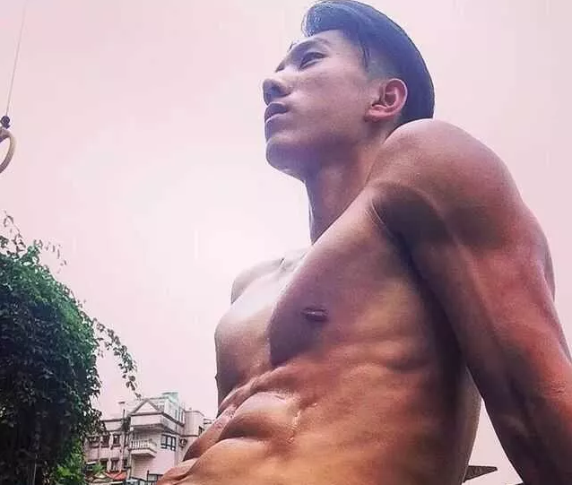 胡青小攻很斯文，但做的时候他总让我讲以前的经历。-51虹马