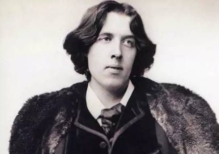 世界上最有特点的墓地，生前太帅，墓地上都是众多爱慕者的口红印-51虹马