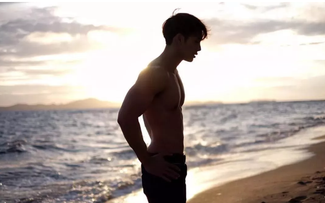 当肌肉帅哥穿上正装，这波爆肉荷尔蒙来的措不及防！-51虹马