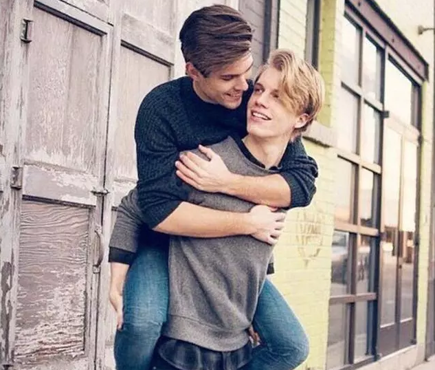 为什么都觉得gay比直男更注重身材外表-51虹马