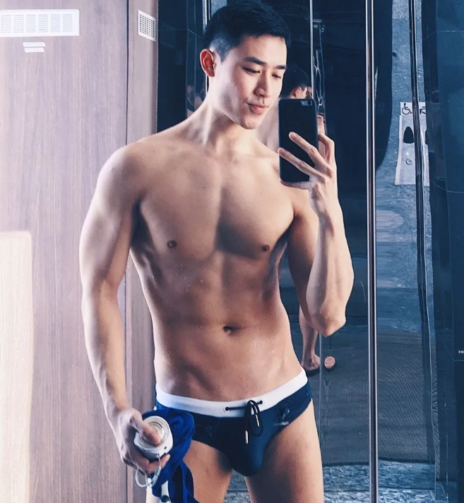 新加坡空少骚气外露，大尺度私照引围观 - 51虹马