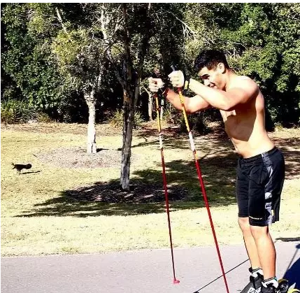 这位汤加猛男旗手惊艳了冬奥开幕式 - 51虹马