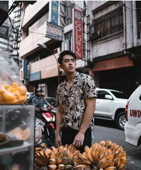 自己撕烂衣服秀内裤，这枚器大活好的华裔小奶狗很有料！ - 51虹马