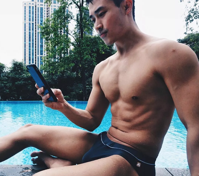 新加坡空少骚气外露，大尺度私照引围观 - 51虹马