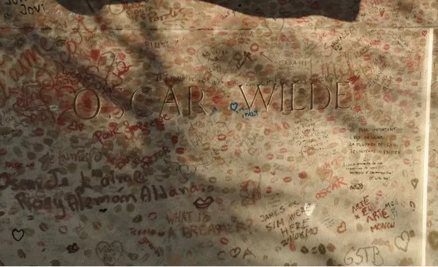 世界上最有特点的墓地，生前太帅，墓地上都是众多爱慕者的口红印 - 51虹马