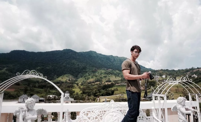 当肌肉帅哥穿上正装，这波爆肉荷尔蒙来的措不及防！ - 51虹马