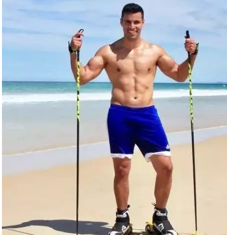 这位汤加猛男旗手惊艳了冬奥开幕式 - 51虹马