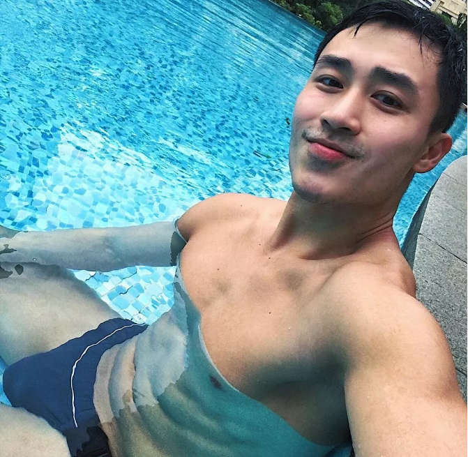 新加坡空少骚气外露，大尺度私照引围观 - 51虹马