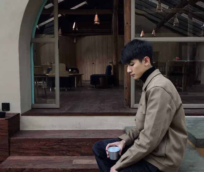 帅哥∣对这种干净简单、英俊又有少年感男生，真的好喜欢！－－张雨 - 51虹马