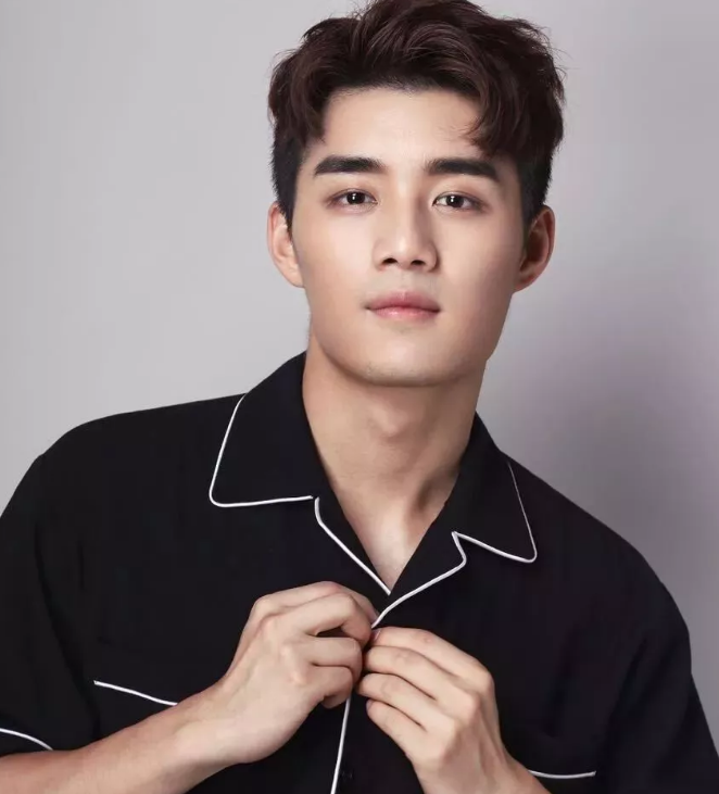 看点∣暖萌小鲜肉男友，变身八块腹肌制服石更汉，我的血槽快空了！ - 51虹马