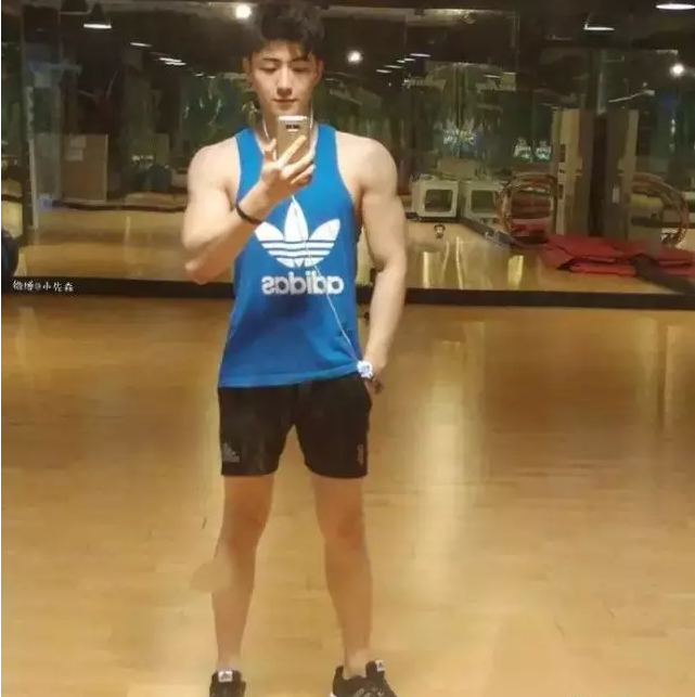 摄影师绝逼是福利职业，IG模特逆天尺度能看能摸还能吃 - 51虹马