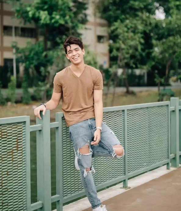 高颜值混血小王子，大胸腹肌筋Rou身材的天生暖男！ - 51虹马